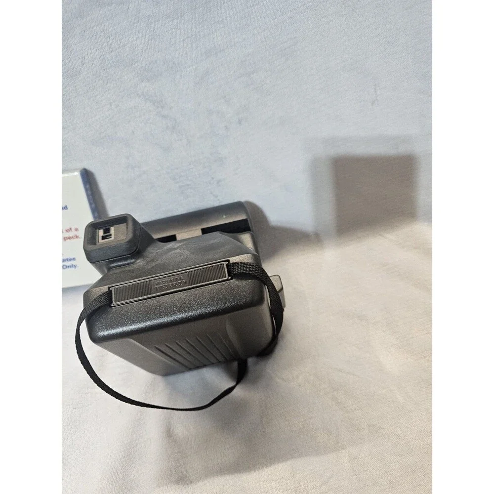 Vintage Polaroid One Step Close Up 600 Film Instant Camera With Strap